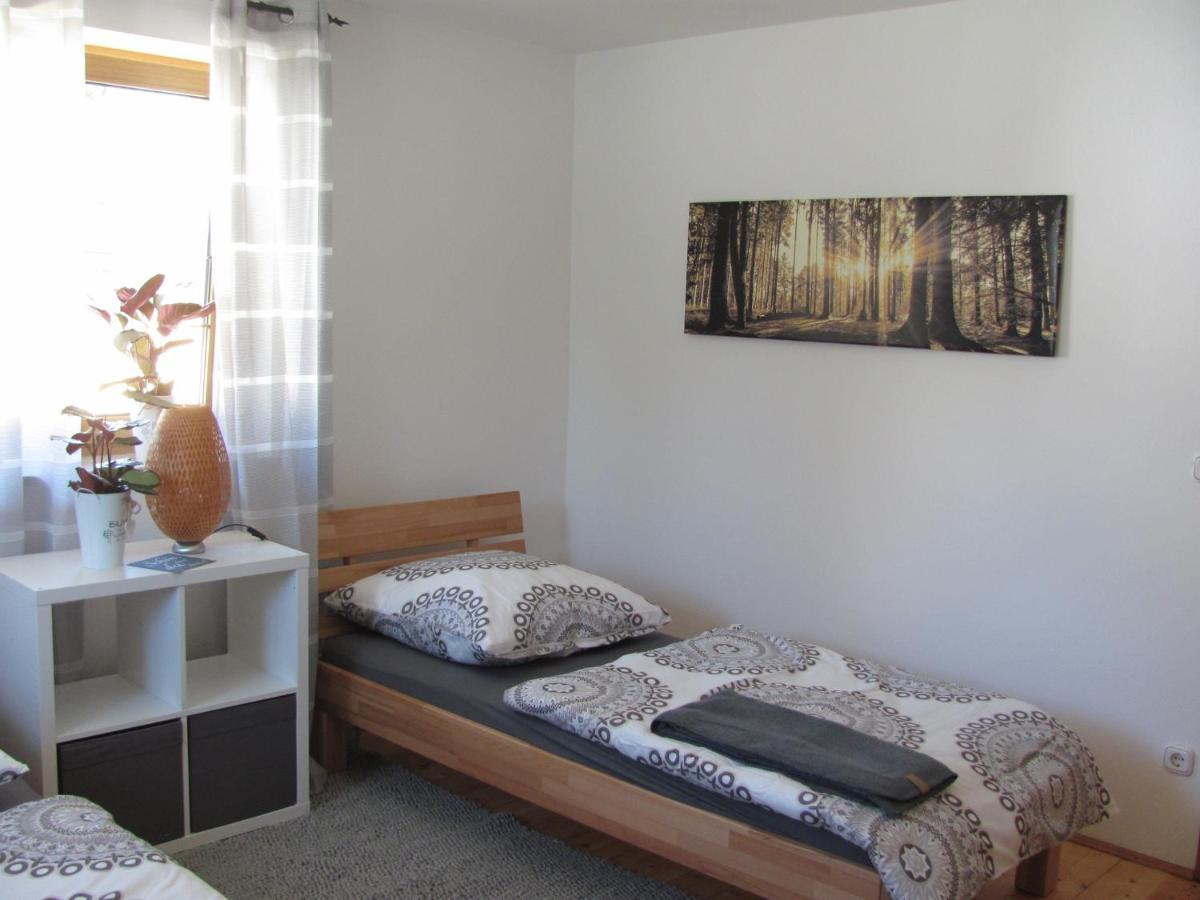 Schlossblick Ferienhaus: Cozy 6-Person Retreat with Castle Views Trunkelsberg Exterior photo